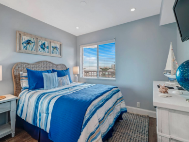 Gulf Front 2 Bedroom Vacation Condo Sleeps 6 Guests
